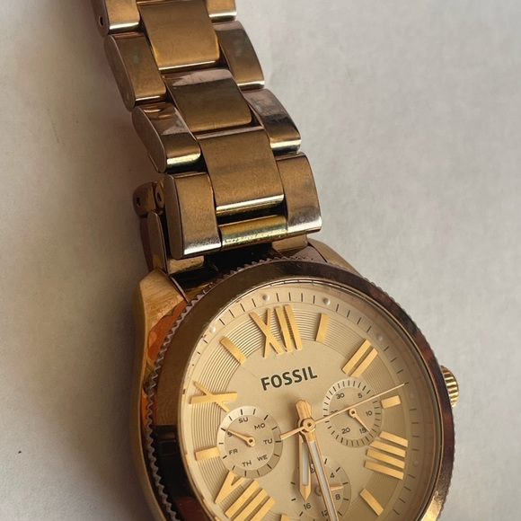 Rose gold Fossil watch - Picture 4 of 7